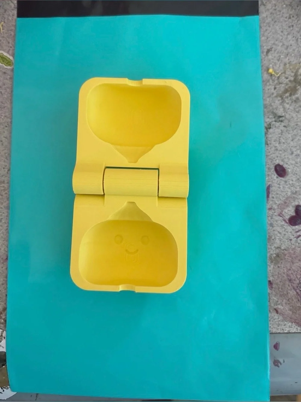 Dumping cake pop mold